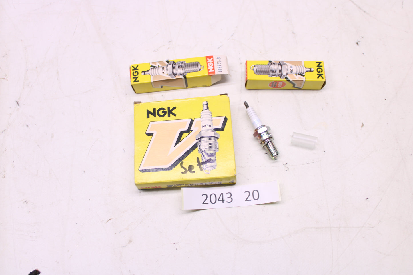 NGK Zündkerzen 2 Stk. DPR9EV-9 NEU, SET